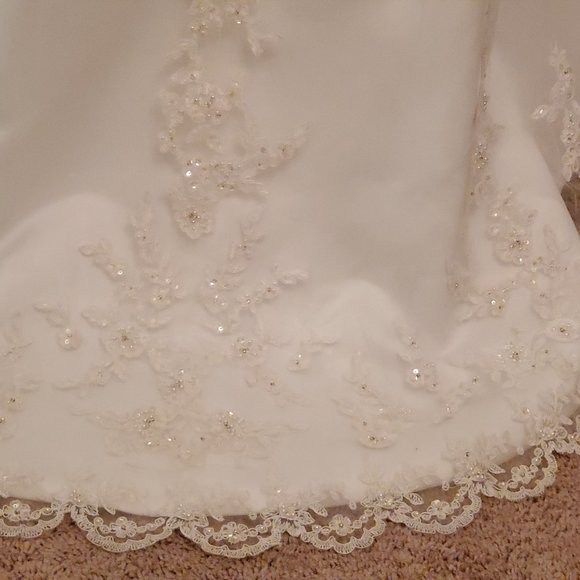 FOREVER YOURS BEADED WEDDING DRESS | SIZE 10 - Picture 4 of 9